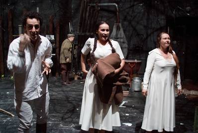 Jelenet az előadásból - © theater.hu - Ilovszky  Béla