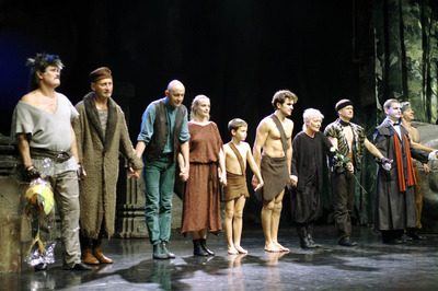 A művészek megköszönik a tapsot - © theater.hu - Ilovszky  Béla