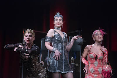 Lukács Andrea, Erőss Brigitta, Dőry Brigitta - © theater.hu - Ilovszky  Béla