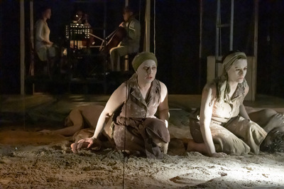 Mezei Kinga, Verebes Andrea - © theater.hu - Ilovszky  Béla