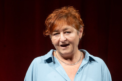 Lőkös Ildikó bevezetőt mond - © theater.hu - Ilovszky  Béla
